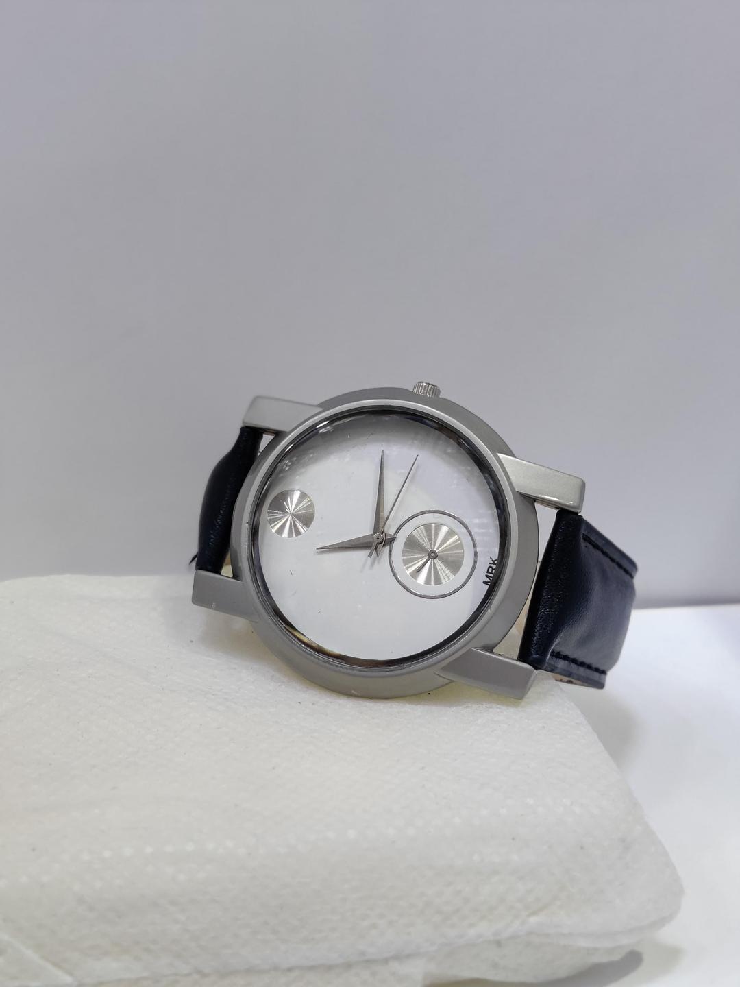 STRAP ANALOGUE WATCH